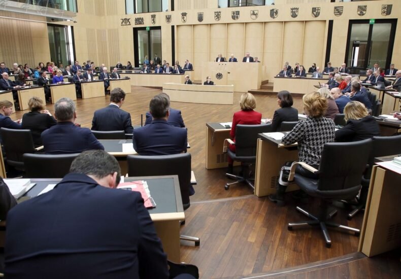 Отмена санкций и оружия для Украины: немецкая АдГ готовит скандальную резолюцию