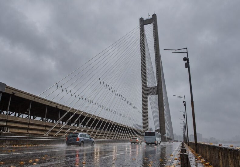 На Южном мосту в Киеве почти на неделю ограничат движение транспорта