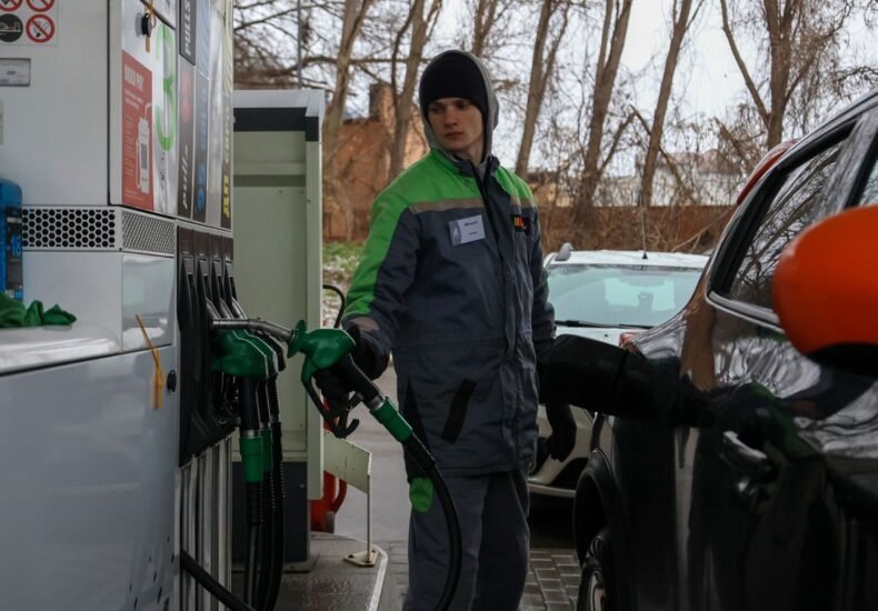 На АЗС снова изменения в ценах: сколько стоит бензин, дизель и газ 9 октября