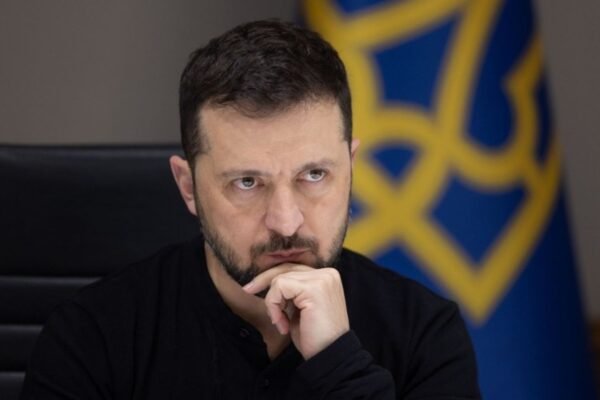 Зеленский подписал законы о налогах на посылки и отчетность онлайн-платформ