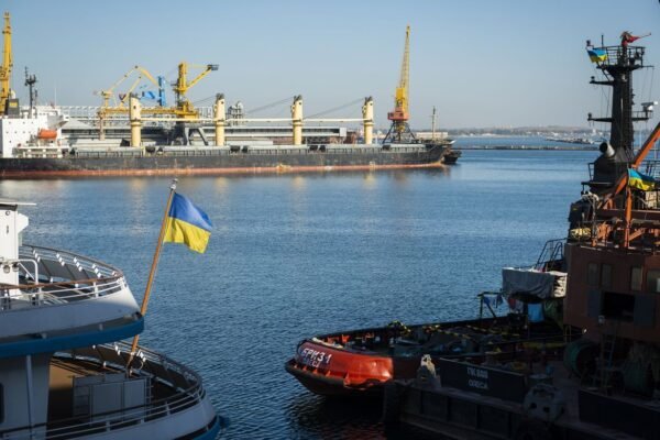 Минус 200 млн долларов ежемесячно: как блокада морских портов угрожает экспорту ГМК