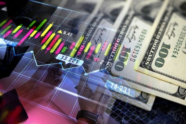 Доллар отступил, а евро дорожает: актуальный курс валют НБУ на 7 октября