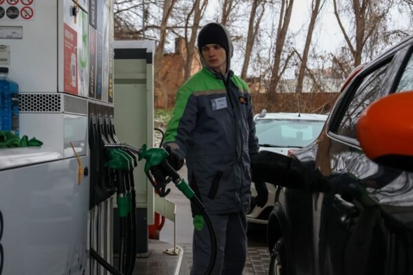 На АЗС очередное обновление цен: сколько стоит бензин, дизель и газ 31 октября
