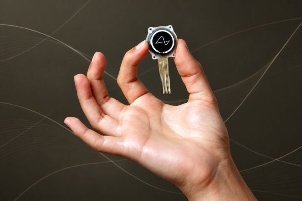 Управление iPhone силой мысли: как чип Neuralink позволяет звонить и запускать Grok