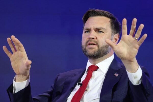 Украина не должна вступать в НАТО, - Вэнс