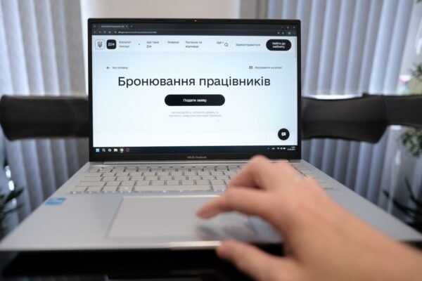 Кабмин готовит изменения в бронировании, но взял 5 дней на доработку