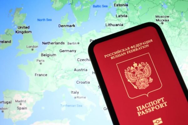 Европа готовит ограничения на въезд россиян из-за угрозы гибридных атак, - Politico