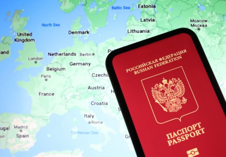 Европа готовит ограничения на въезд россиян из-за угрозы гибридных атак, - Politico