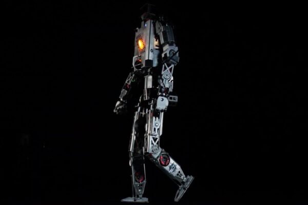 Будет рисковать вместо человека: экс-инженеры Tesla за 5 месяцев создали робота для НАТО