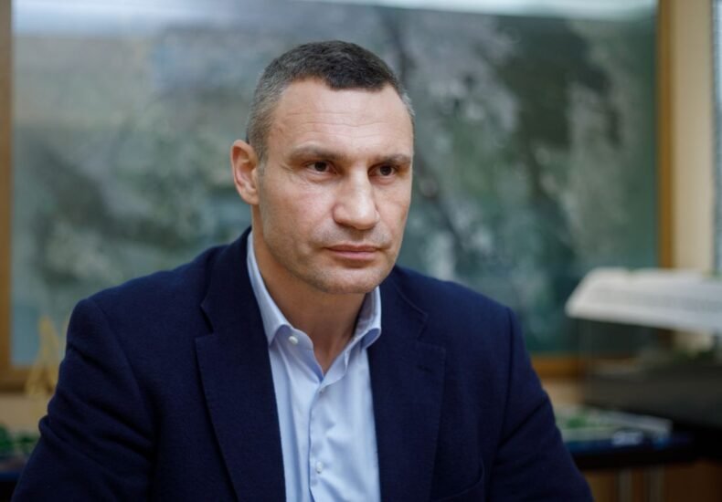 "Сейчас вопрос в выживании". Кличко предлагает части киевлян выехать из города