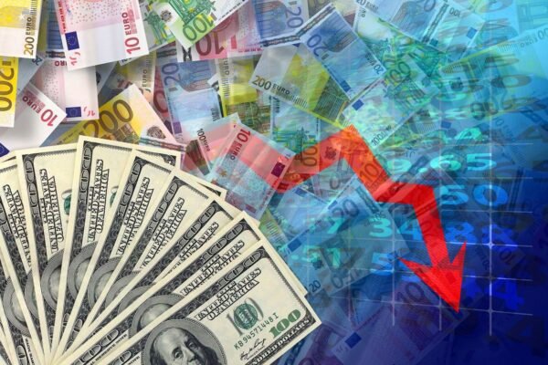 Доллар опустился ниже 44,90 грн: курс НБУ на 16 октября и как правильно распределить сбережения