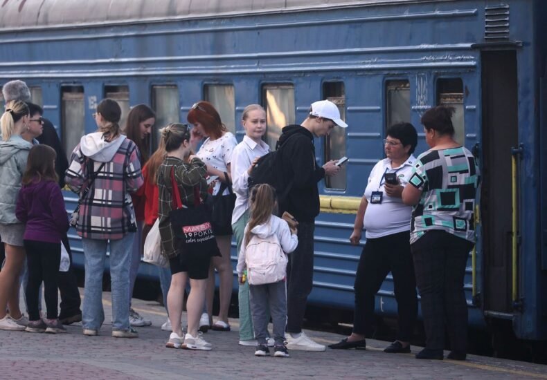 В Донецкой области более 1700 детей остаются в зоне принудительной эвакуации