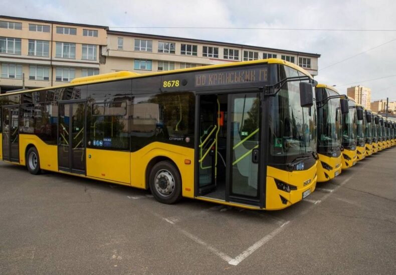 Киев получил 85 новых инклюзивных автобусов: как они выглядят