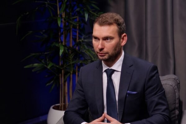Зеленский 23 раза говорил о выборах, но законодательство не изменено: интервью с Железняком